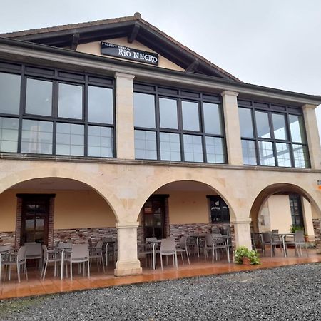 Hosteria Rio Negro Bárcena de Cicero Buitenkant foto