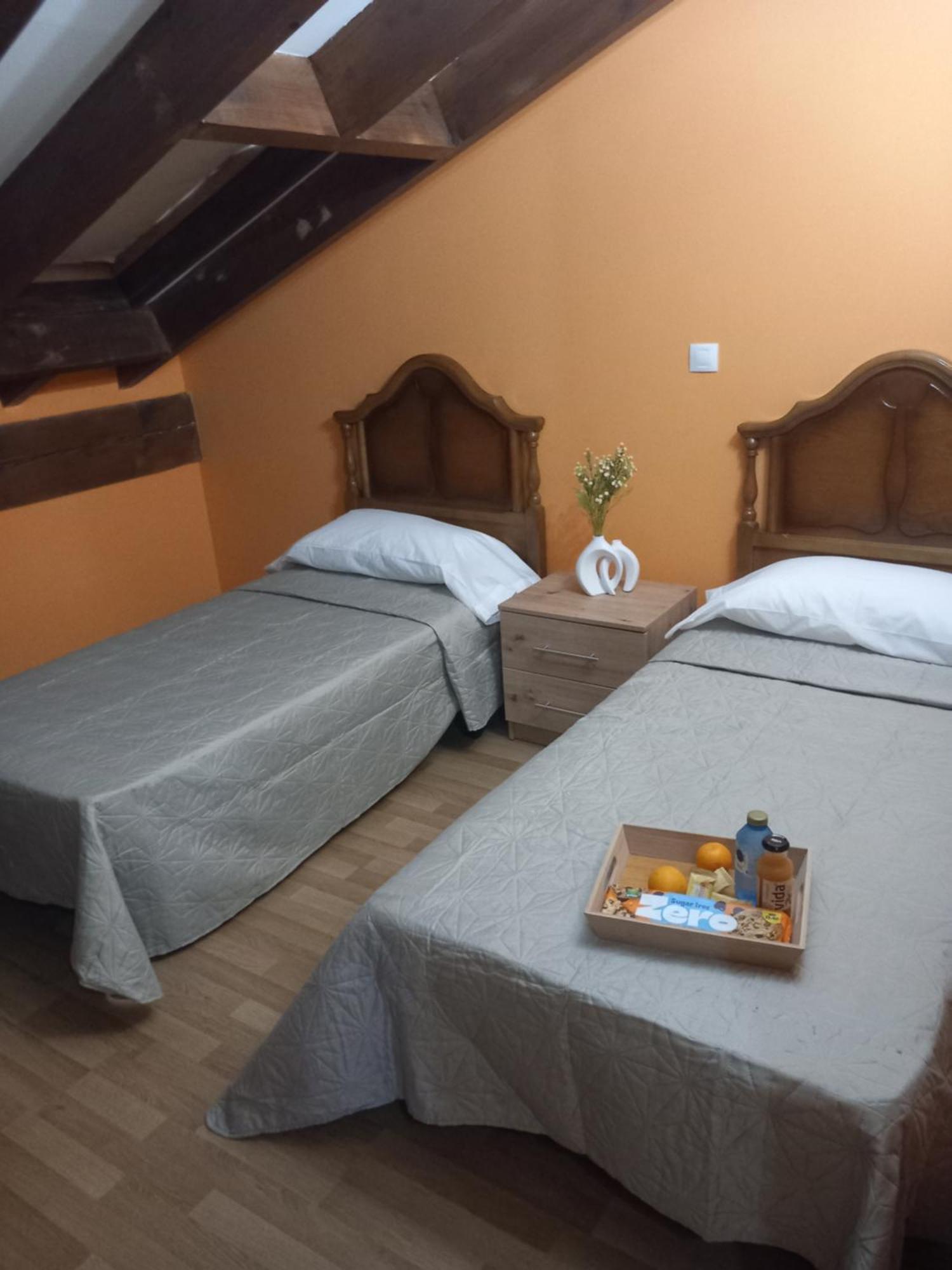 Hosteria Rio Negro Bárcena de Cicero Buitenkant foto