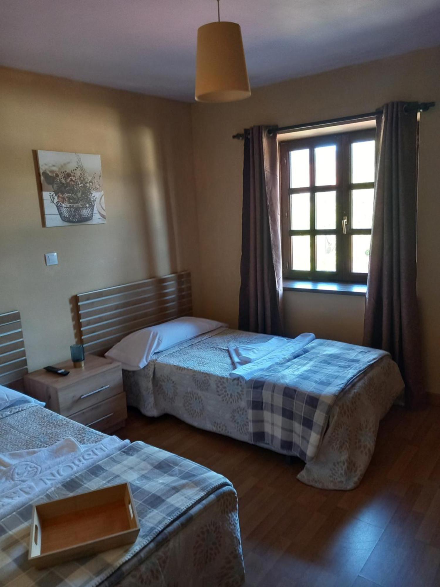 Hosteria Rio Negro Bárcena de Cicero Buitenkant foto